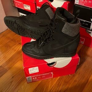 LIKE NEW! Ladies Nike sky hi sneaker boot! Size 6.5 inner wedge
